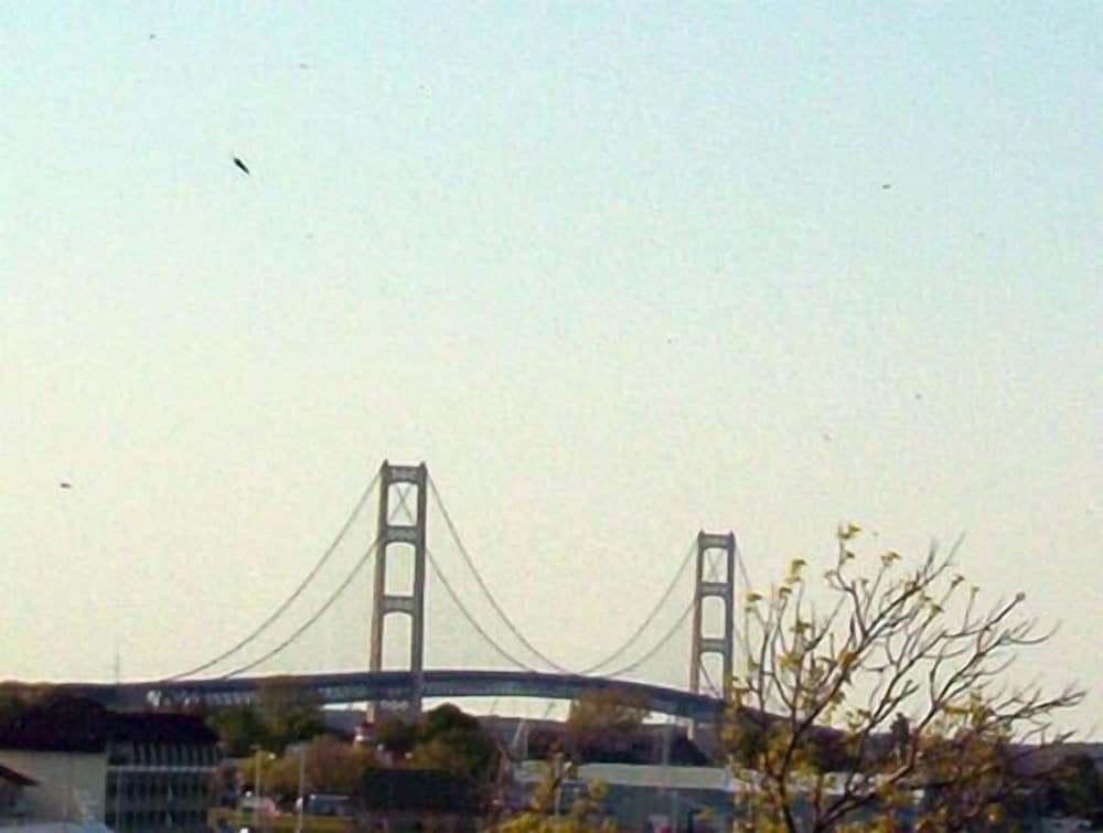 Waterfront Inn Mackinaw City - photo 14