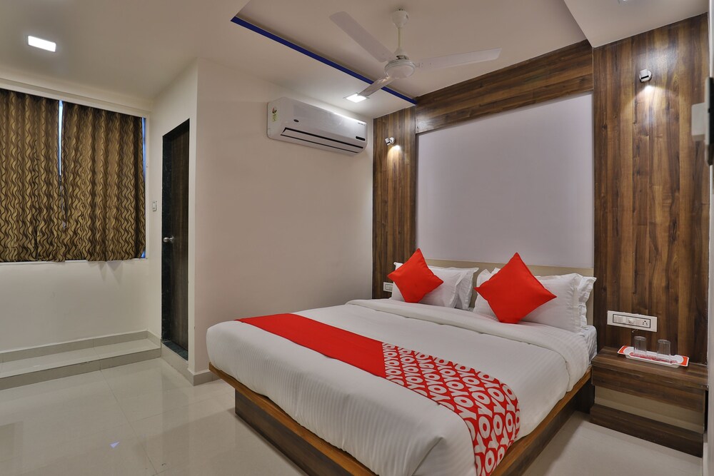 OYO 26476 Hotel Meridan Palace in Dholka, India
