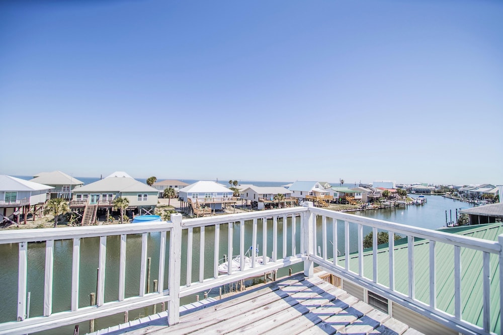 Sea Spot 2252 Mallard — 4-Star Luxury Hotel in Dauphin Island, United States