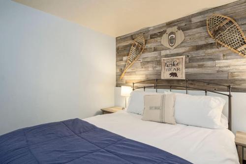 Grumpy Grizzly — 4-Star Luxury Hotel in Sandy, United States