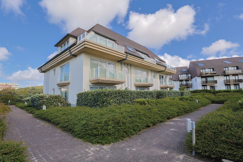 Apartment near Belgian Coast with Terrace — 4-Star Luxury Hotel in Oostduinkerke, Belgium