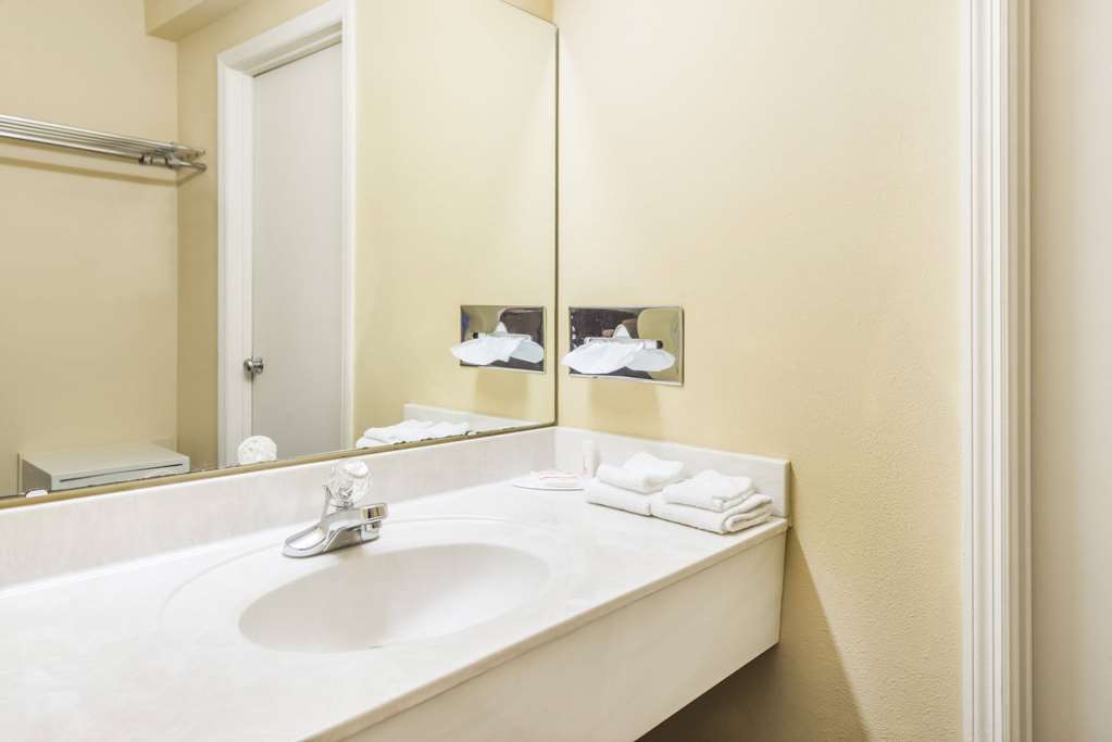 Super 8 by Wyndham O'Fallon - photo 8