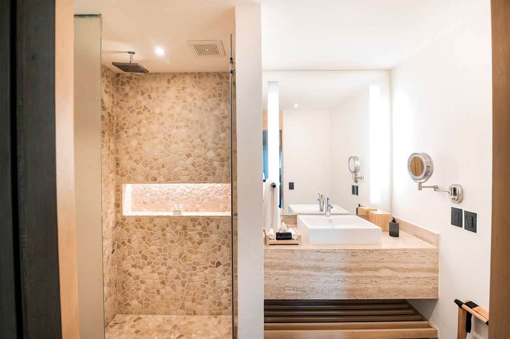Deluxe Single Suite Bahia Hotel & Beach House