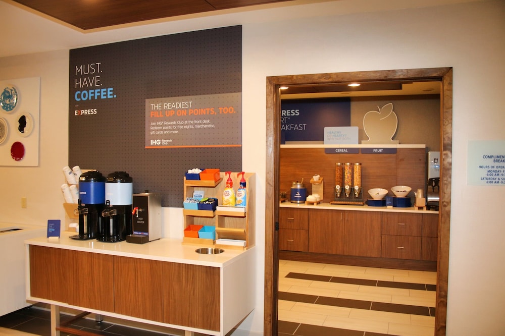 Holiday Inn Express & Suites Douglas by IHG - photo 40