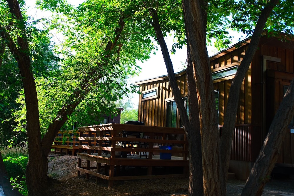 Cedar Creek Lodging Rv Park — Montrose
