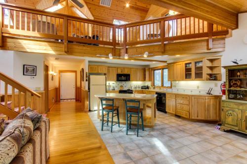 Harrison Loft in Cannon Beach, United States