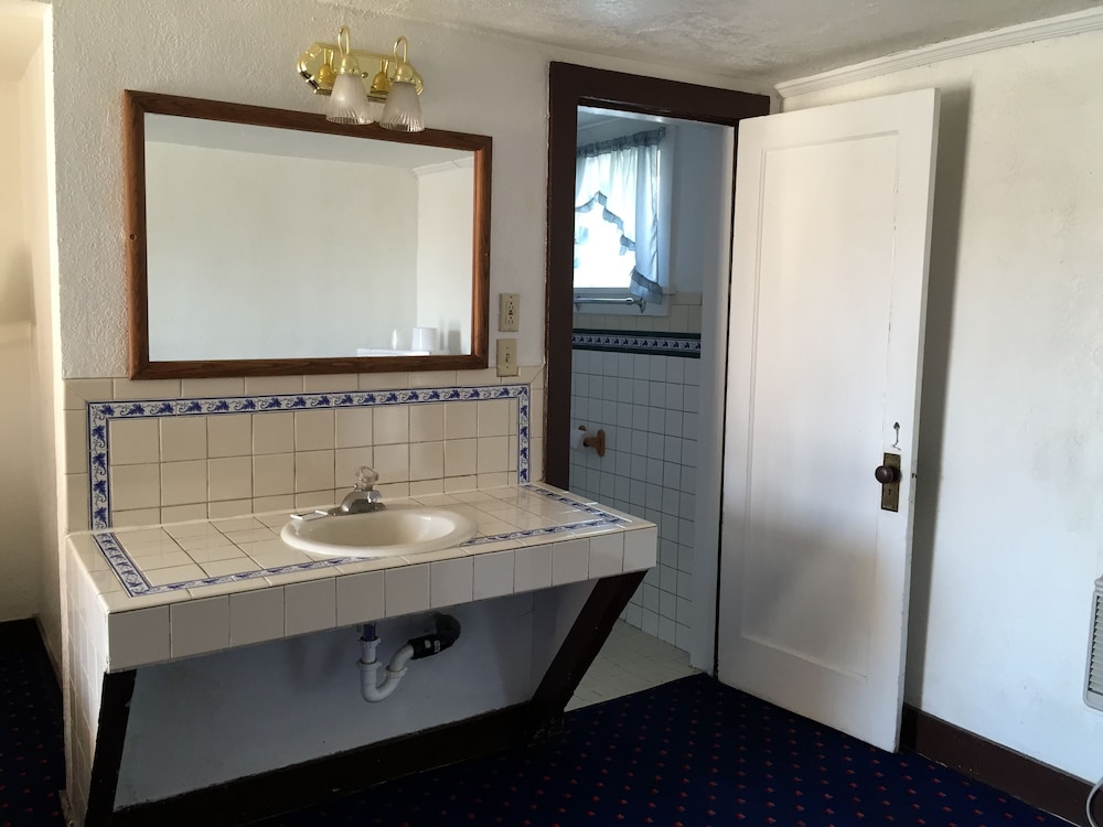 Elko Motel - photo 15
