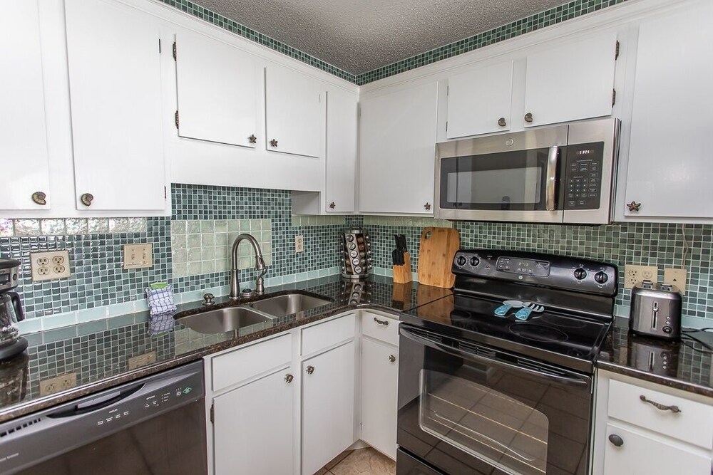 Royal Garden Resort 515 2 Bedroom Condo by RedAwning - photo 8