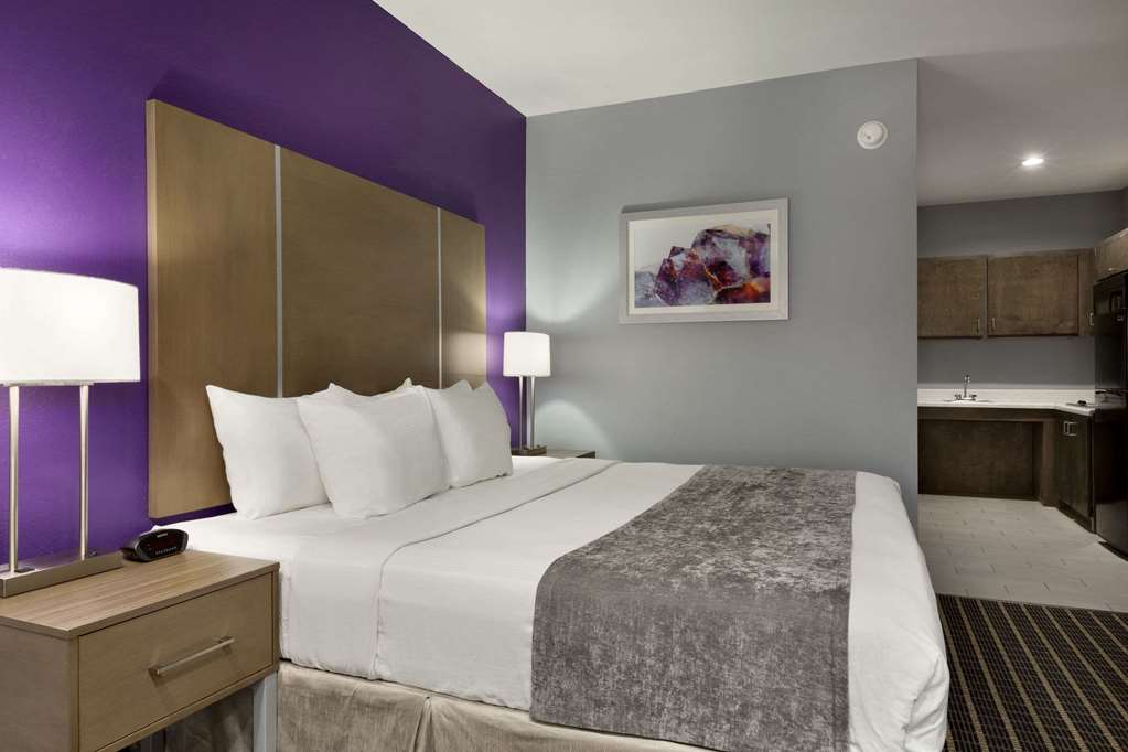 Days Inn by Wyndham Odessa - photo 12
