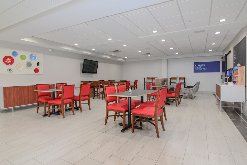 Holiday Inn Express & Suites Indianapolis Northwest by IHG - photo 33