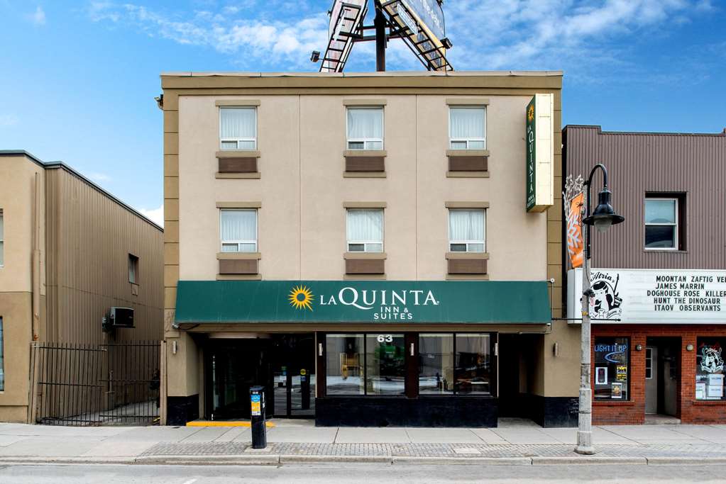 La Quinta Inn & Suites by Wyndham Oshawa — hotel in Oshawa
