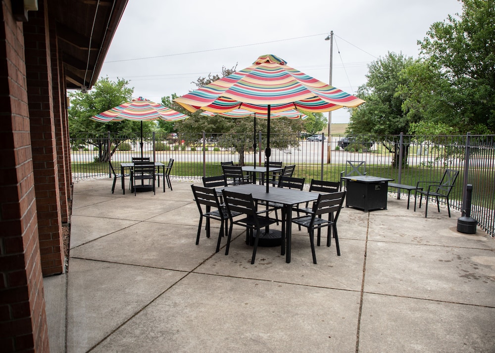Lomira Inn and Suites - photo 17
