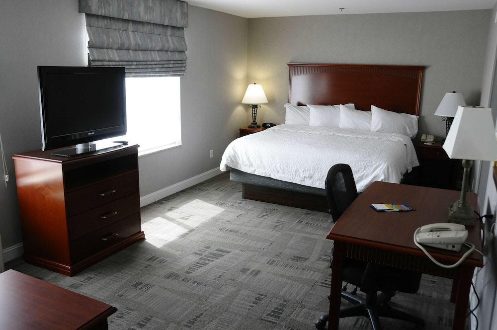 Hampton Inn & Suites Redding - photo 19