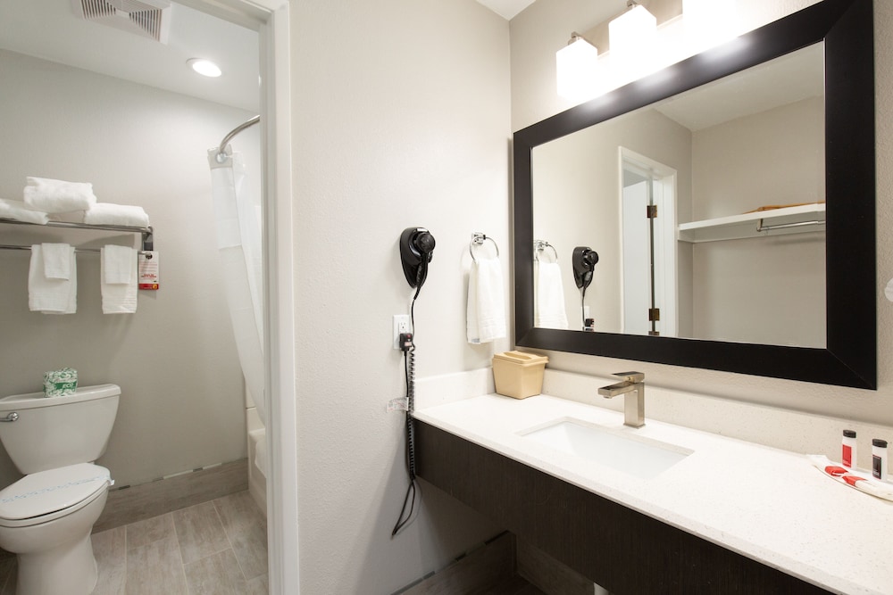 Super 8 by Wyndham Eureka - photo 5