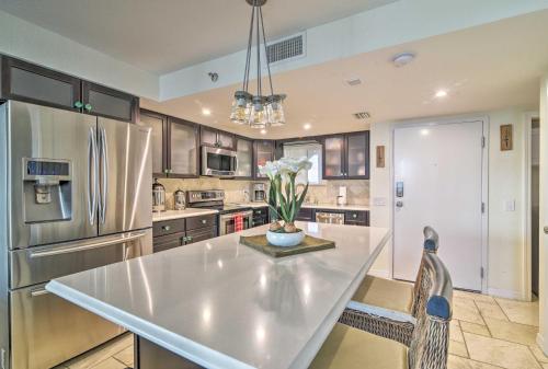 Gulf View Hudson Condo in Waterfront Resort - photo 3