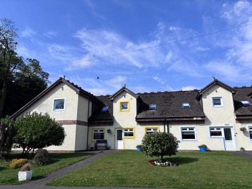 Cunninghame 3 - carbon neutral hotel in Beith
