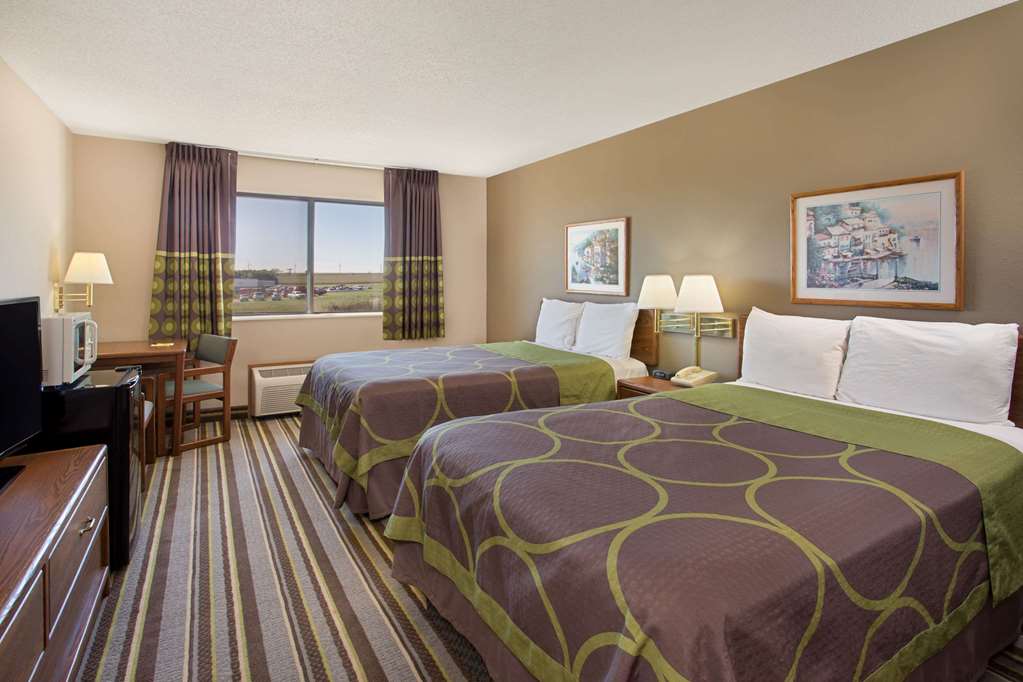 Super 8 by Wyndham Charles City - photo 12