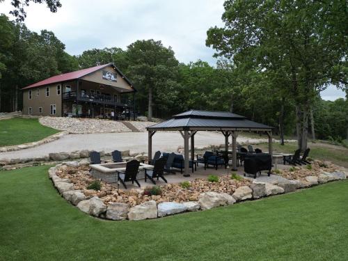 Entire Hermann Hideout - carbon neutral hotel in Hermann