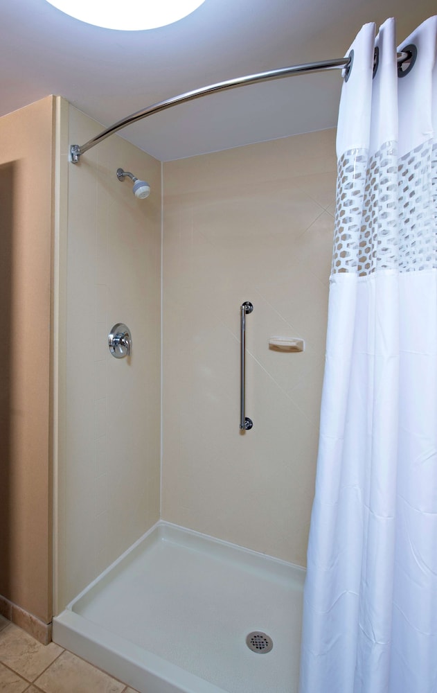 Hampton Inn Bennington - photo 22