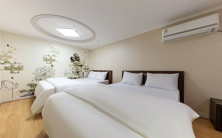 Grant Gorancho in Buyeo, South Korea