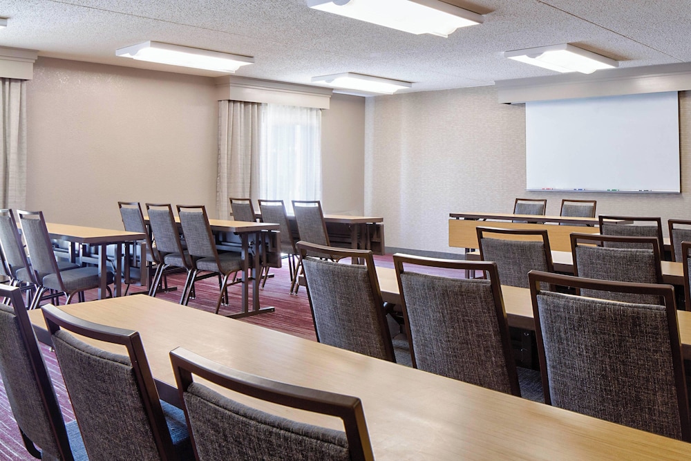 Courtyard by Marriott Dallas Arlington Entertainment Dist - photo 21