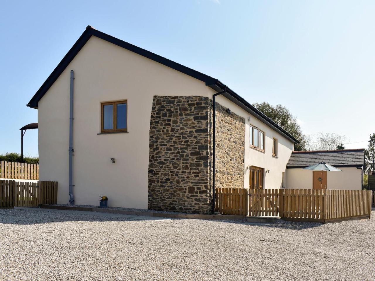 North Barn - carbon neutral hotel in Winkleigh