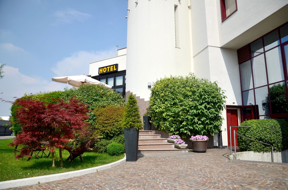 Hotel HDomus — hotel in Nogarole Rocca