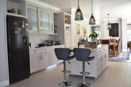 Mountain view home in exclusive security estate Hout Bay Cape Town