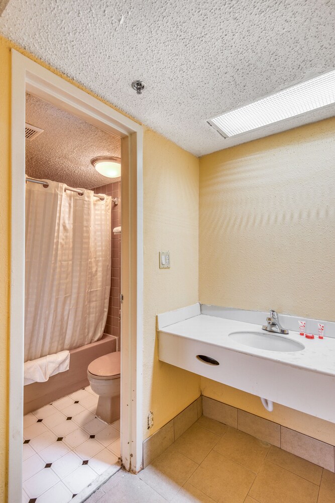 OYO Hotel Jackson Fairgrounds I 55 - photo 32