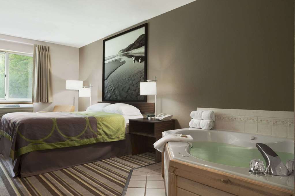 Super 8 by Wyndham Manistee - photo 11