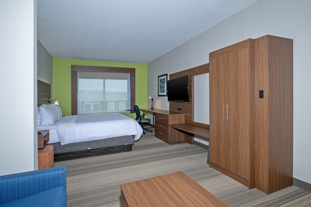 Holiday Inn Express Hotel & Suites Woodbridge by IHG - photo 21