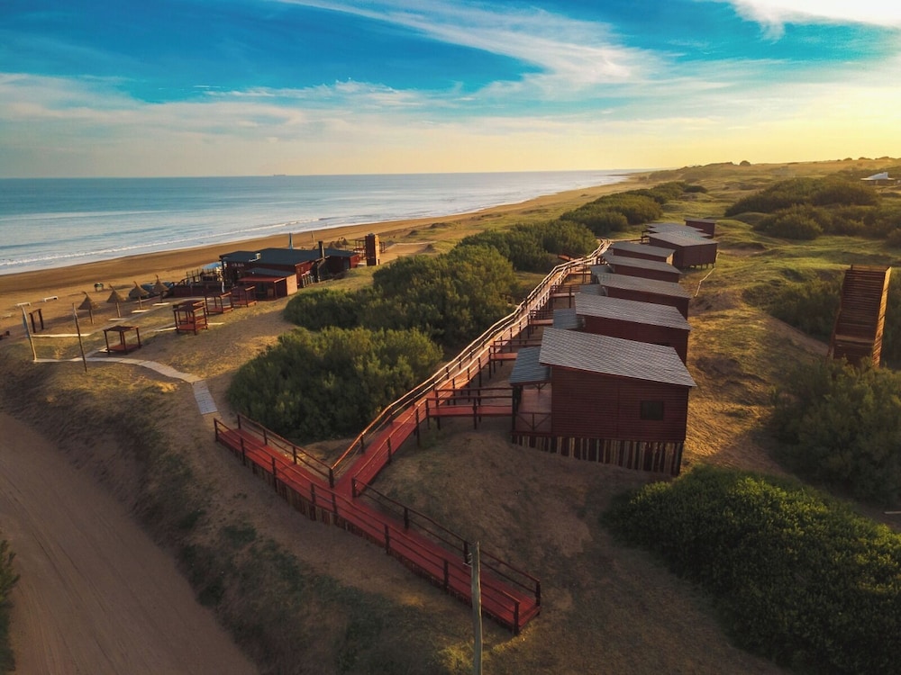Av366 - carbon neutral hotel in Unknown City