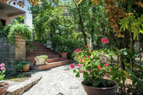 Charming House in Amelia with Lake View 200 m — 4-Star Luxury Hotel in Amelia, Italy