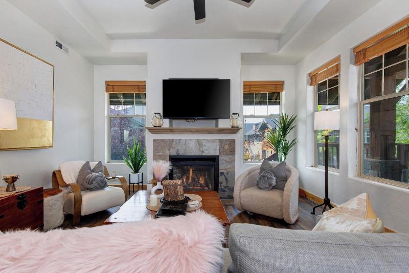 Fox Pointe At Redstone By Lespri Management - photo 38