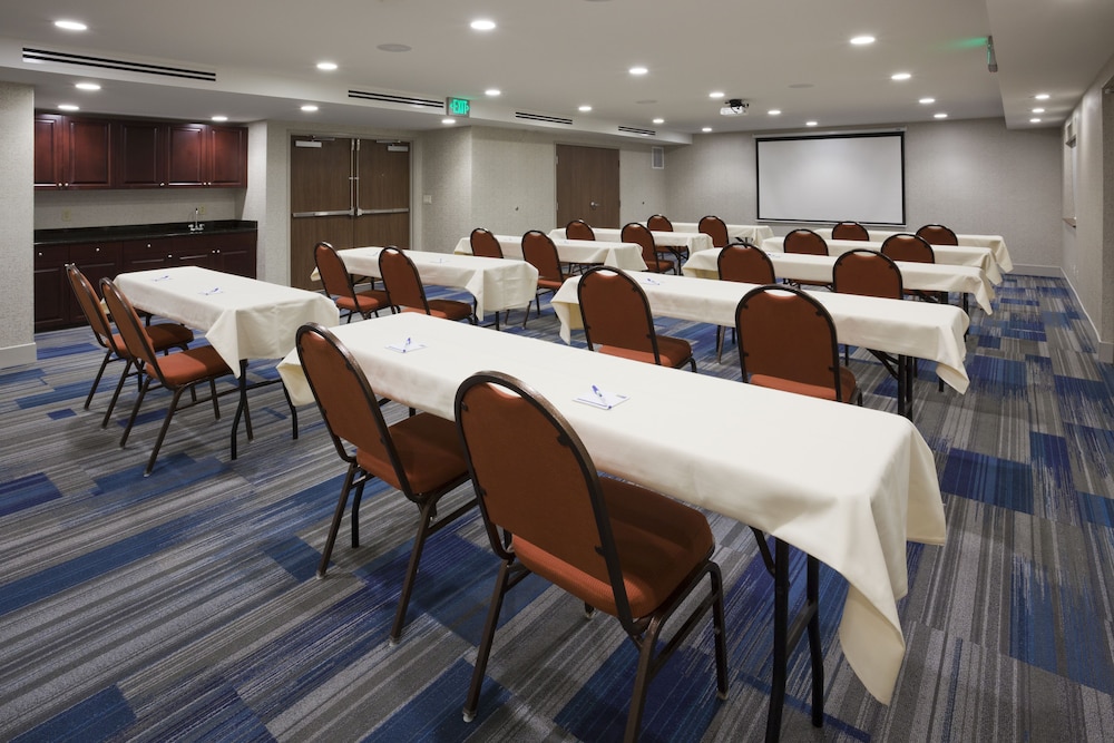 Holiday Inn Express & Suites Minneapolis West End by IHG - photo 29