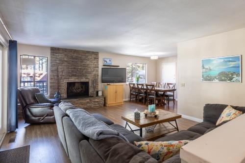 Lake Views in 3bdr Family Home w Hottub — 4-Star Luxury Hotel in South Lake Tahoe, United States