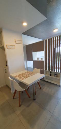 Depto Lavalle 1191 Plaza Belgrano — 4-Star Luxury Hotel in San Miguel De Tucuman, Argentina