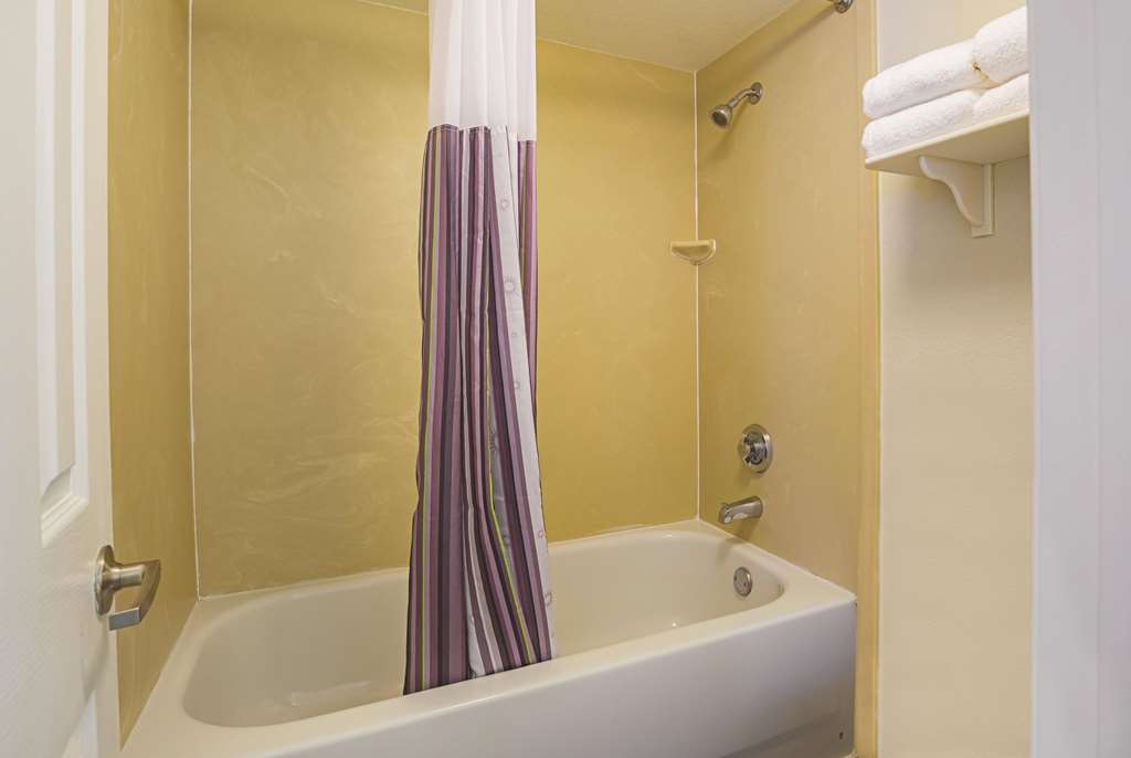 Wingate by Wyndham Galveston Beachfront at the Seawall - photo 29