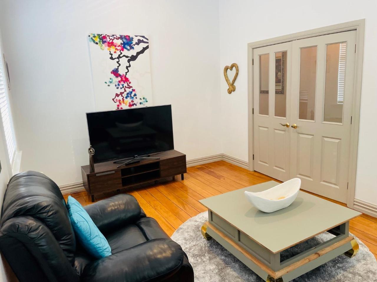 Central Hut Villa — 4-Star Luxury Hotel in Lower Hutt, New Zealand