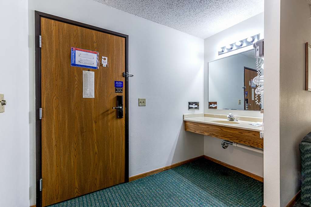 Motel 6 Kewanee IL - photo 13