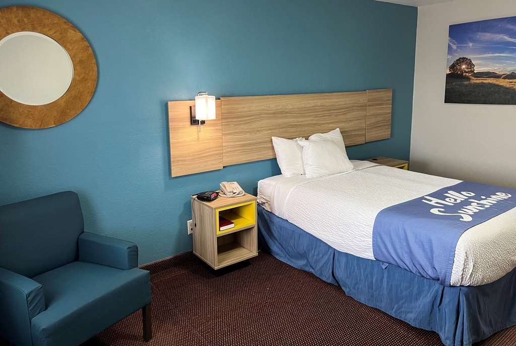 Days Inn by Wyndham Pratt - photo 14