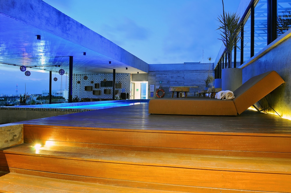 Rooftop pool