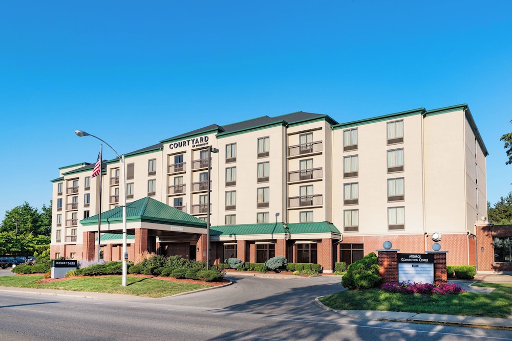 Courtyard by Marriott Bloomington in Bloomington, United States