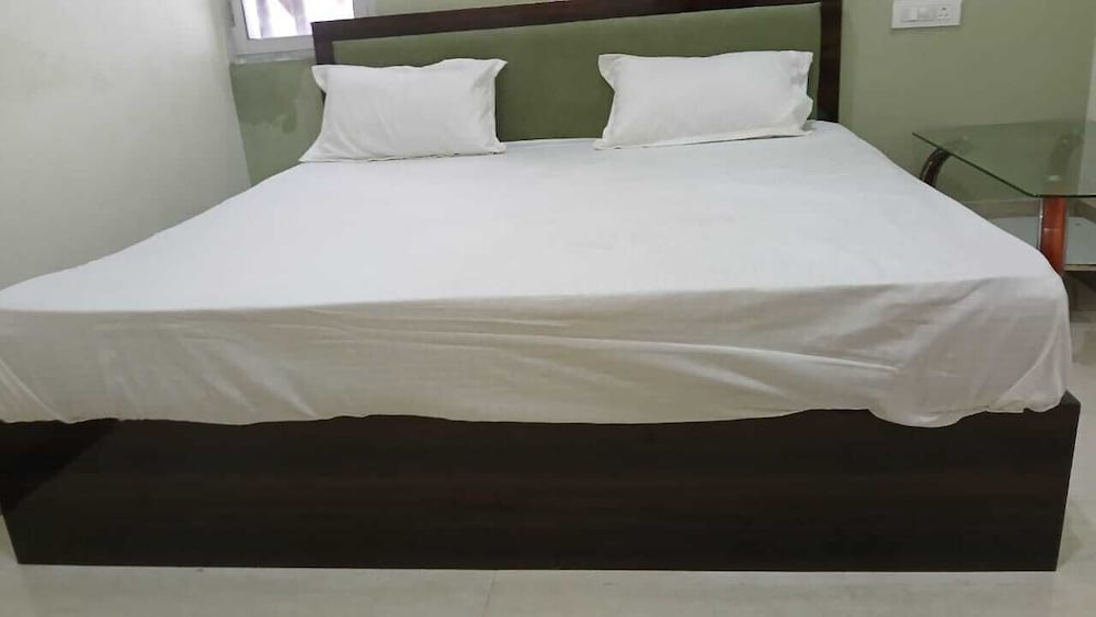 J.R Palace Hotel & Banquet — hotel in Rampur