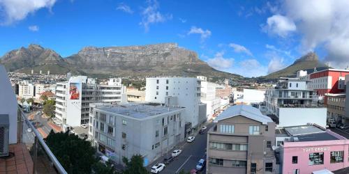 CBD Loft with Mountain View Balcony Aircon Parking