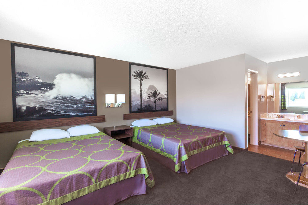 Super 8 by Wyndham Canoga Park - photo 3