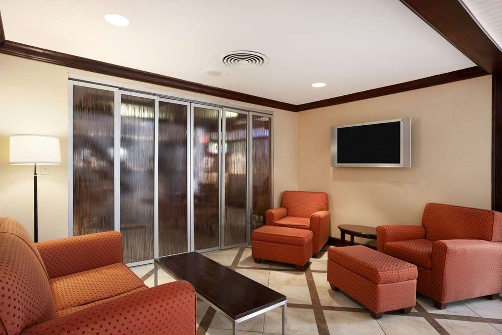 Ramada by Wyndham Newark Wilmington - photo 3