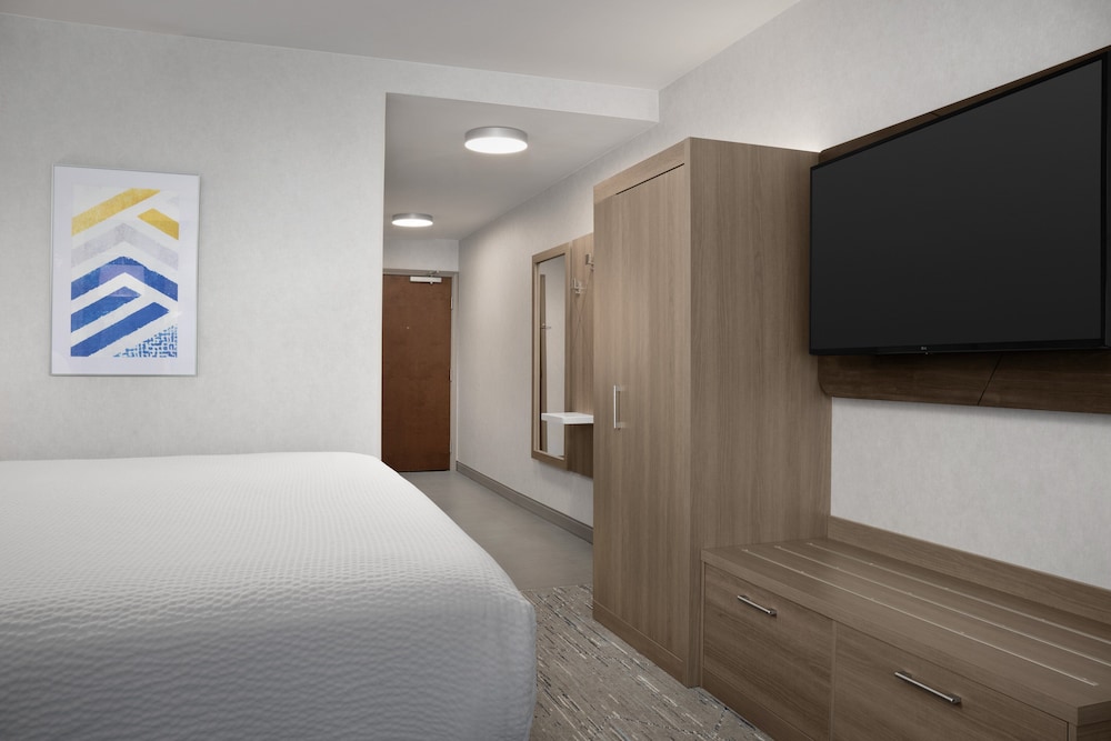 Holiday Inn Express Alexandria Fort Belvoir - photo 23
