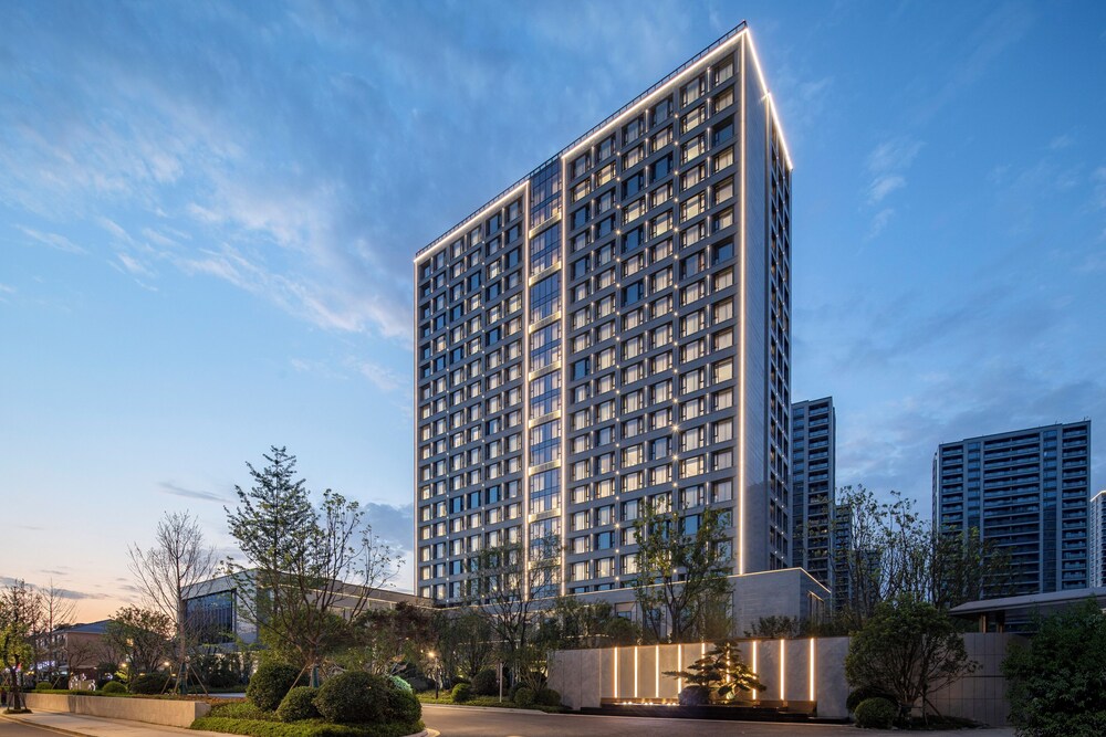 Qingshanhu Lake Tianlan Hotel Hangzhou — 4-Star Luxury Hotel in Yangzhou, People's Republic of China
