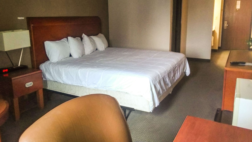 Heritage Place Inn & Suites - photo 14